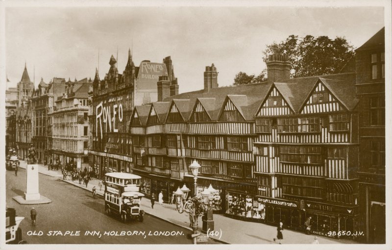 Old Staple Inn, Holborn, Londen door English Photographer