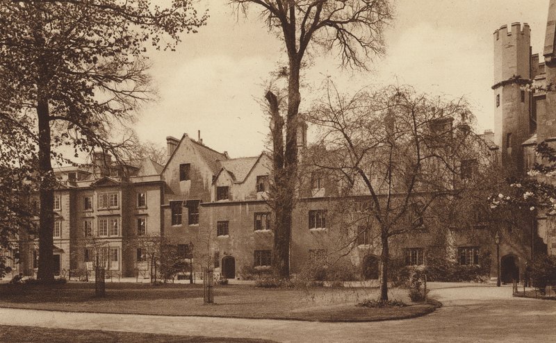 Oxford: Balliol College, de westkant van de Tuin Binnenplaats door English Photographer