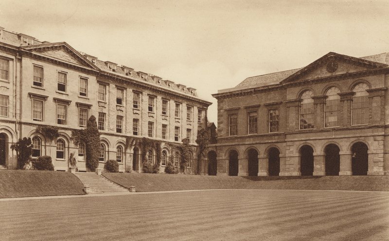 Oxford: Worcester College, De achttiende-eeuwse Bibliotheek en de noordkant van de Binnenplaats door English Photographer