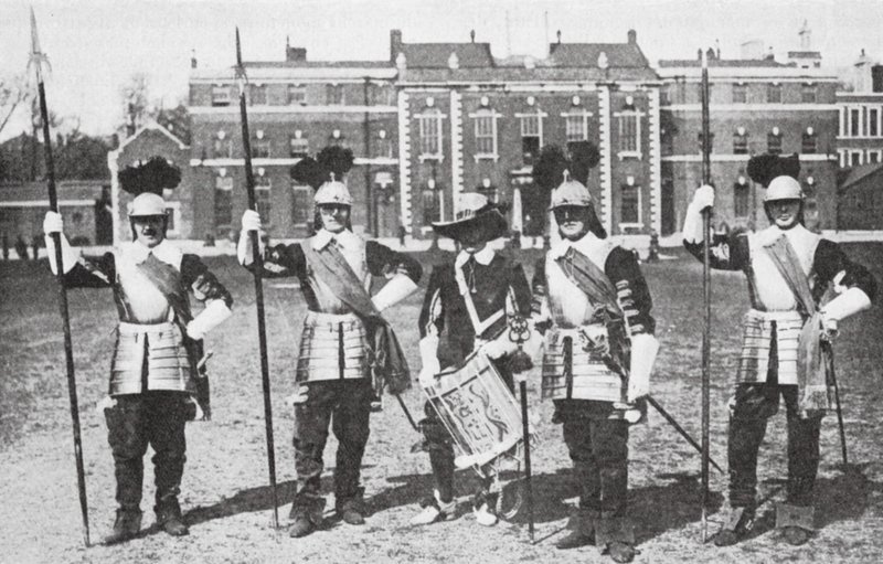 Piekeniers van de Honourable Artillery Company, Londen door English Photographer