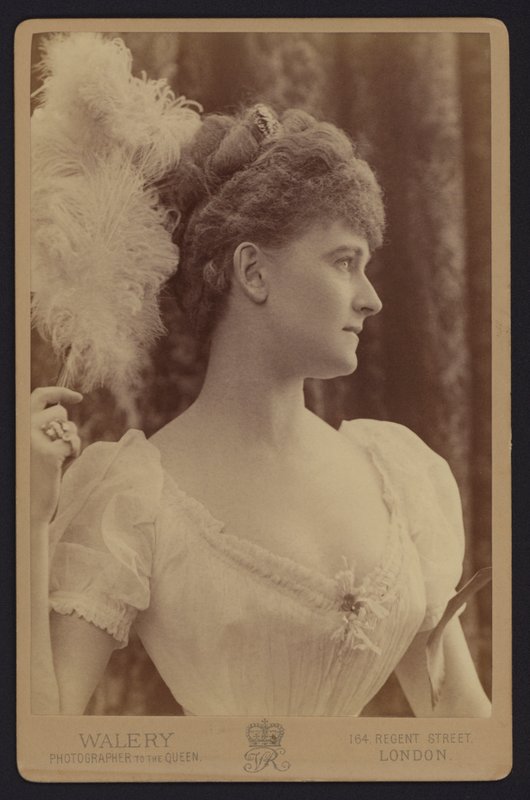 Portret, De Gravin van Warwick (zwart-wit foto) door English Photographer