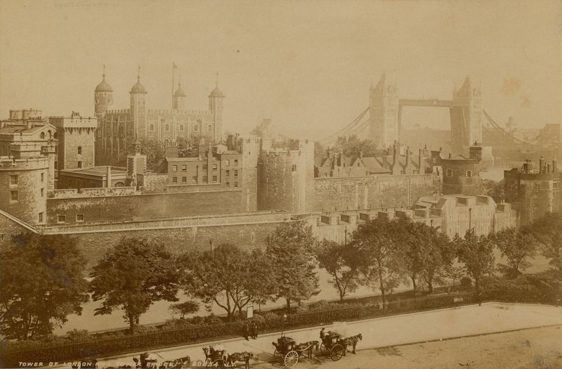 Ansichtkaart met een afbeelding van de Tower of London door English Photographer