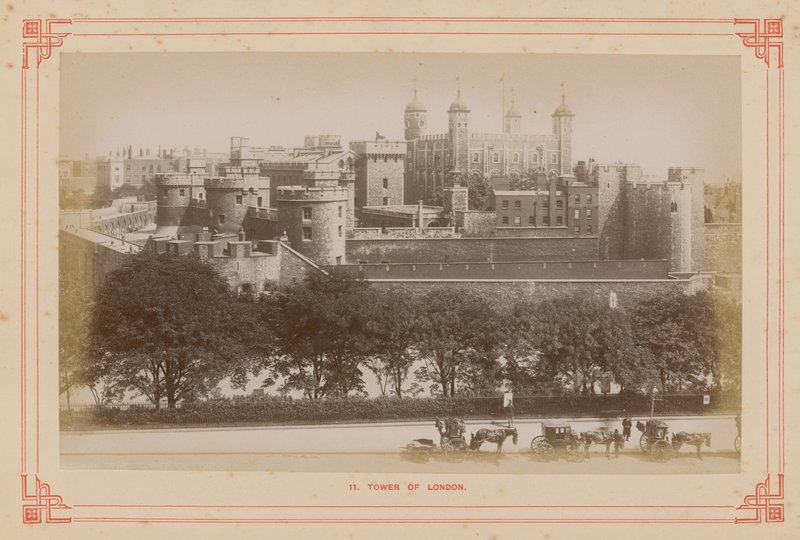 Ansichtkaart met een afbeelding van de Tower of London door English Photographer
