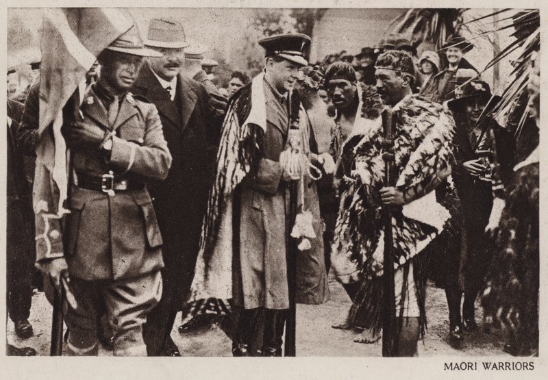 Prins van Wales met Maori krijgers, Nieuw-Zeeland door English Photographer