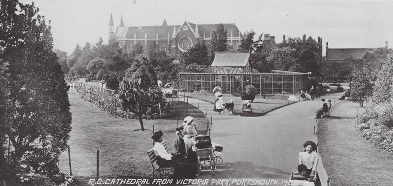 RC Kathedraal vanuit Victoria Park, Portsmouth door English Photographer