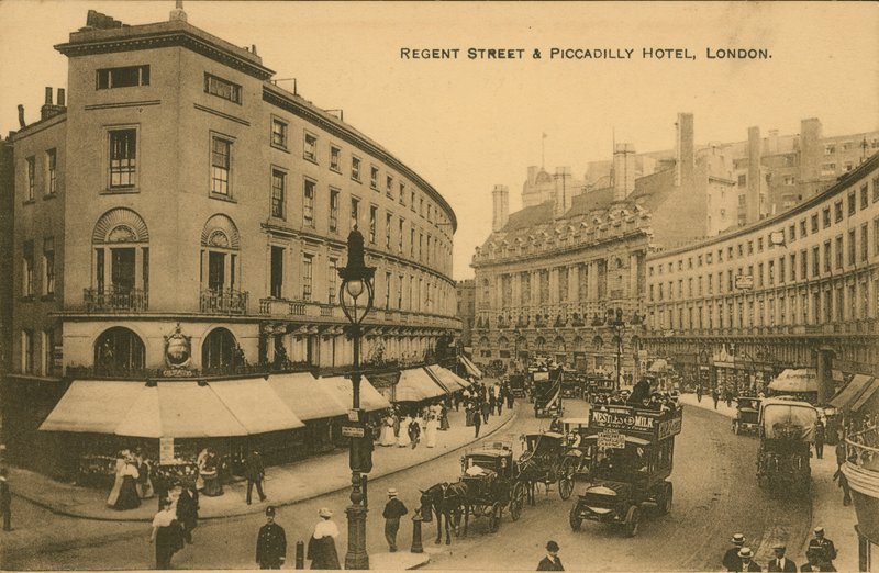 Regent Street en Piccadilly Hotel, Londen door English Photographer