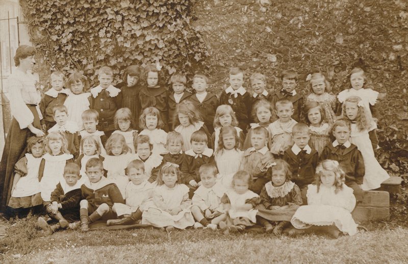 Schoolkinderen, Norfolk, begin 20e eeuw door English Photographer