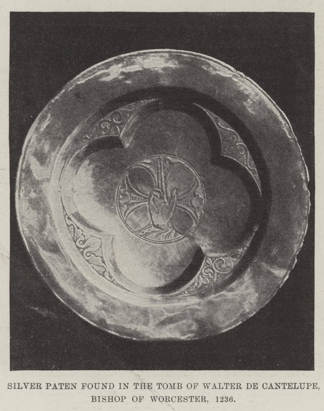Zilveren pateen gevonden in het graf van Walter de Cantelupe, bisschop van Worcester, 1236 door English Photographer