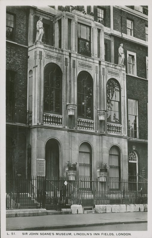 Sir John Soanes Museum, Lincolns Inn Fields, Londen door English Photographer