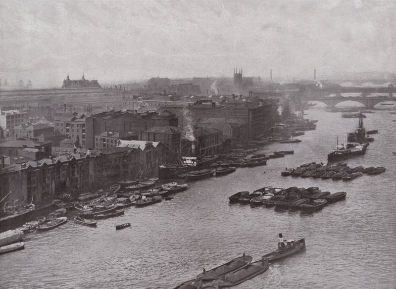 Zuidelijke Oever van de Theems, vanaf de Tower Bridge door English Photographer
