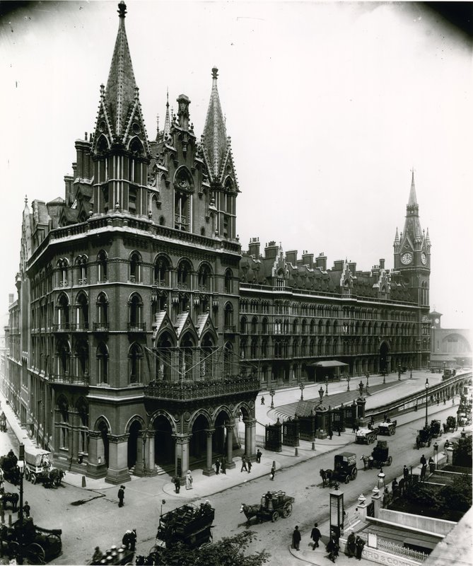 St Pancras Railway Station; foto van april 1899 door English Photographer