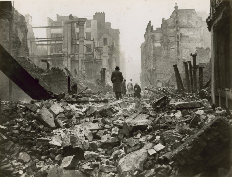 De City of London na een bombardement door English Photographer