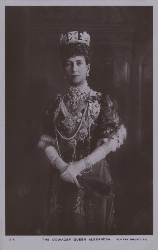 De weduwe koningin Alexandra door English Photographer