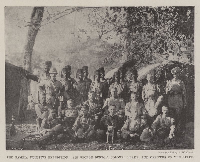 De Gambia Strafexpeditie, Sir George Denton, Kolonel Brake en Officieren van de Staf door English Photographer