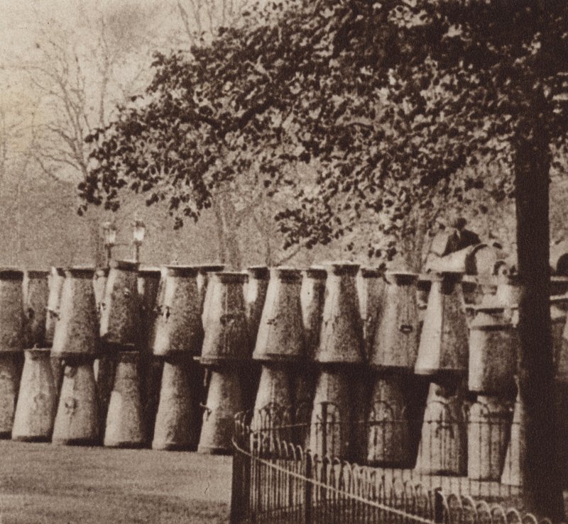 De algemene staking van 1926, het melkdepot in Hyde Park Londen door English Photographer