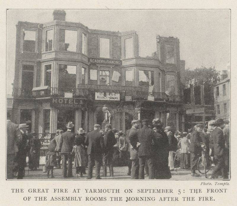 De Grote Brand in Yarmouth op 5 september, de Voorzijde van de Assembly Rooms de Ochtend na de Brand door English Photographer