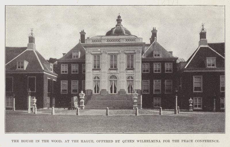 Het Huis in het Bos, in Den Haag, aangeboden door Koningin Wilhelmina voor de Vredesconferentie door English Photographer