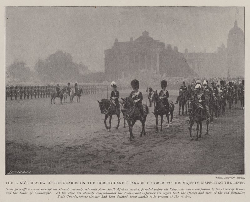 De koninklijke inspectie van de wacht op de Horse Guards Parade, 27 oktober, Zijne Majesteit inspecteert de linies door English Photographer