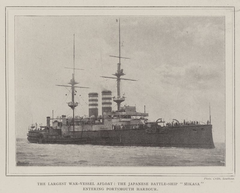 Het grootste oorlogsschip ter wereld, het Japanse slagschip Mikasa dat de haven van Portsmouth binnenvaart door English Photographer
