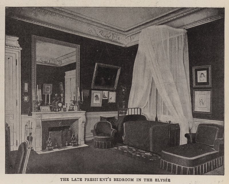 De slaapkamer van de overleden president in het Elysee door English Photographer
