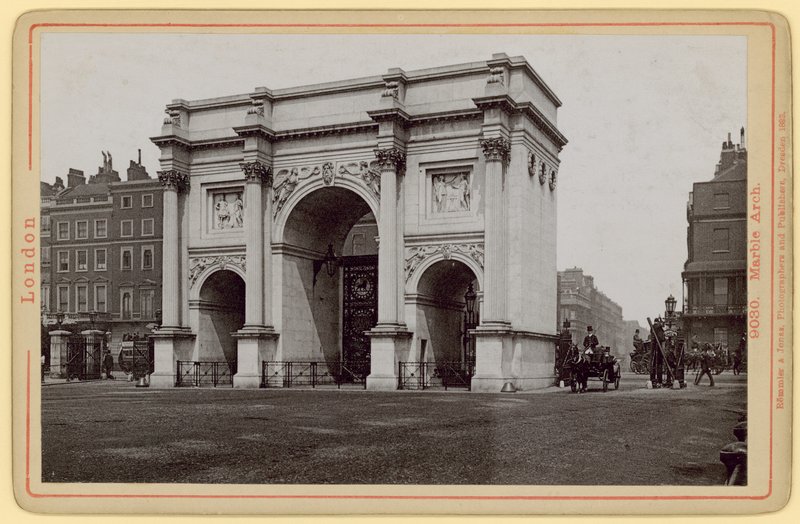 The Marble Arch, Hyde Park Corner, Londen door English Photographer