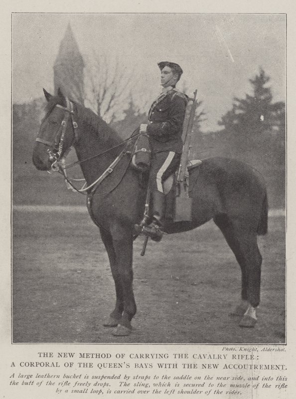 De nieuwe methode om het cavaleriegeweer te dragen, een korporaal van de Queens Bays met de nieuwe uitrusting door English Photographer