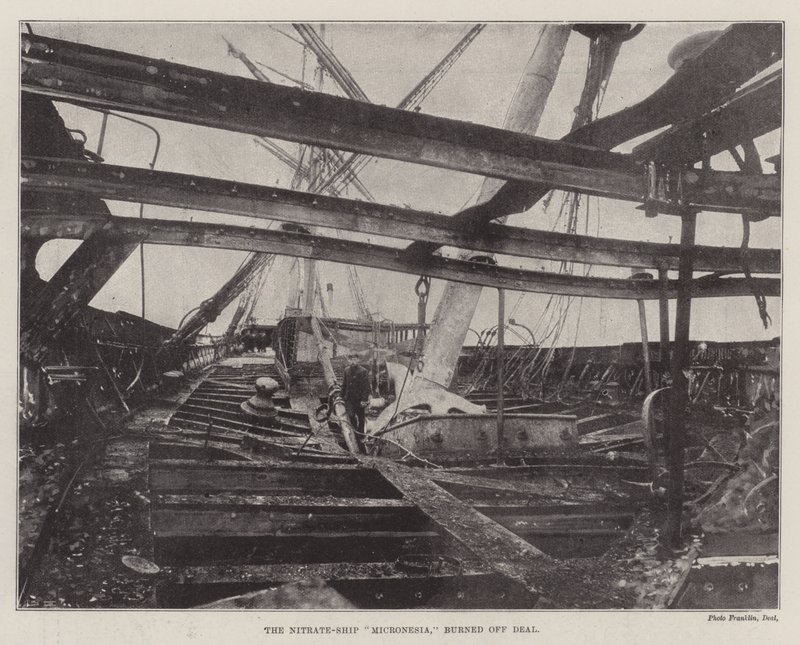 Het Nitraatschip Micronesia, verbrand bij Deal door English Photographer