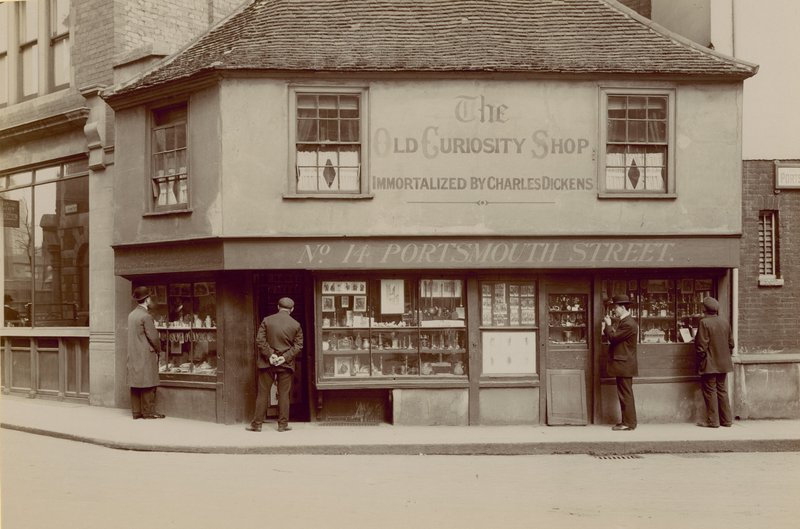 The Old Curiosity Shop, 14 Portsmouth Street, Lincolns Inn Fields, Londen door English Photographer