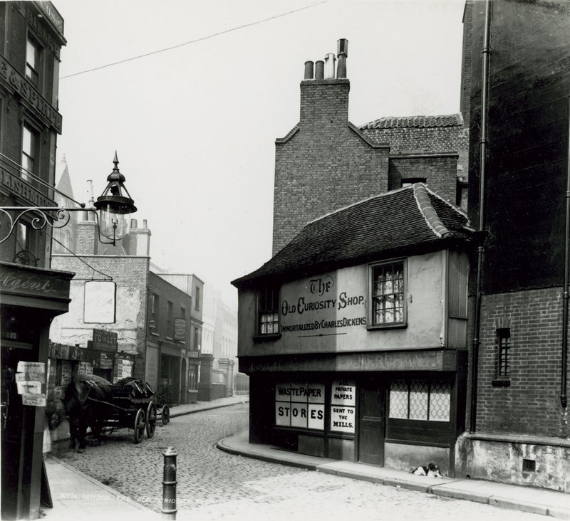 The Old Curiosity Shop, Portsmouth Street, Lincolns Inn Fields, Londen door English Photographer