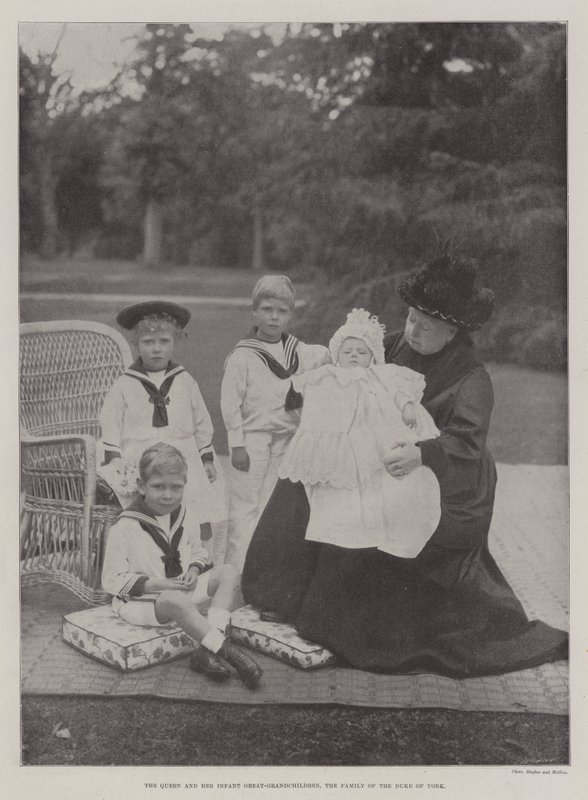De koningin en haar jonge achterkleinkinderen, de familie van de hertog van York door English Photographer