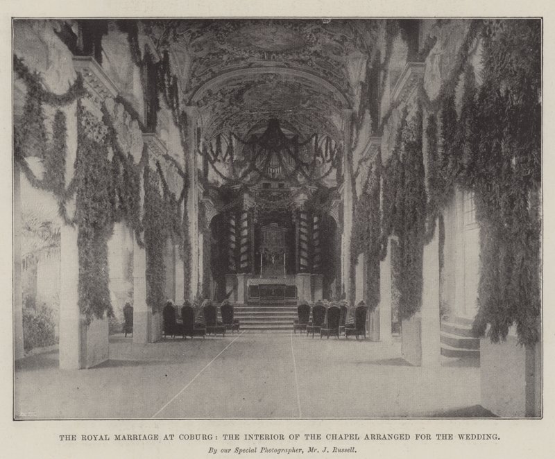 Het koninklijk huwelijk in Coburg, het interieur van de kapel ingericht voor de bruiloft door English Photographer