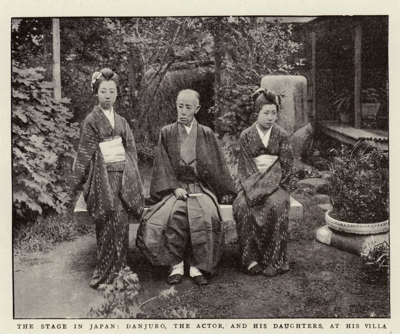 Het toneel in Japan, Danjuro, de acteur, en zijn dochters, in zijn villa door English Photographer