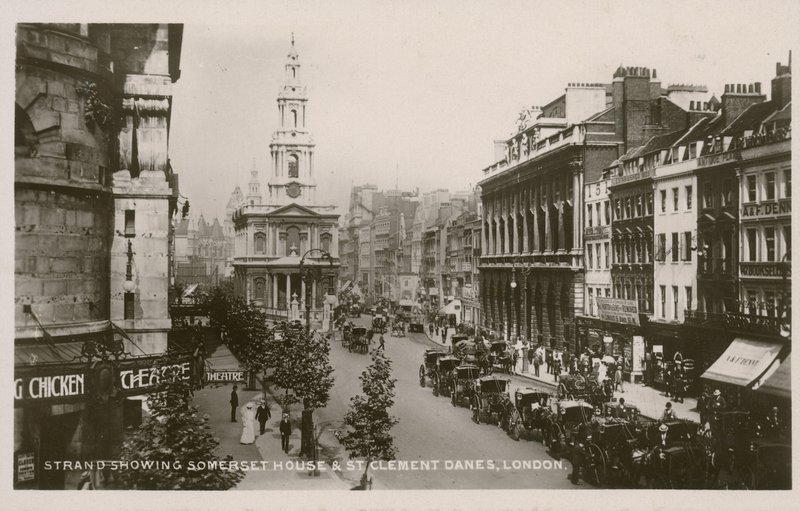 De Strand, met Somerset House en St Clement Danes, Londen door English Photographer