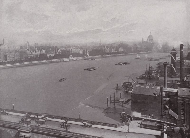 De Theems en Oostelijke Sectie van de Victoria Embankment door English Photographer