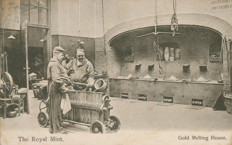 Het goudsmelthuis van de Koninklijke Munt, Londen door English Photographer