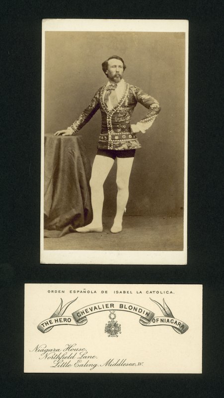 De held Chevalier Blondin van Niagara door English Photographer