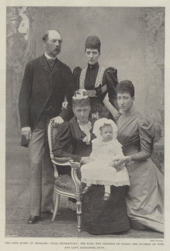 De overleden koningin van Denemarken, vier generaties, de koning, de prinses van Wales, de hertogin van Fife en Lady Alexandra Duff door English Photographer