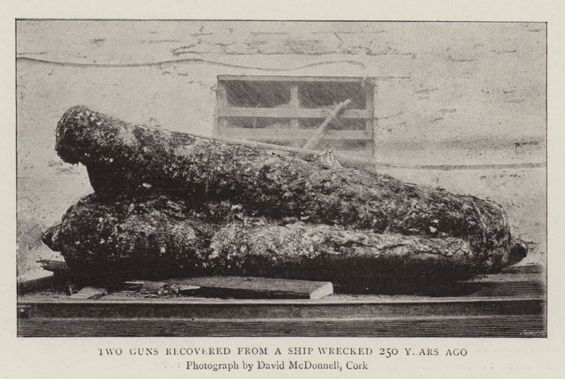 Twee kanonnen geborgen van een schip dat 250 jaar geleden is vergaan door English Photographer