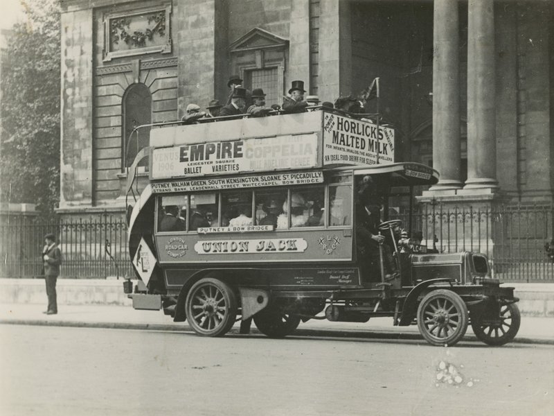 Union Jack Omnibus door English Photographer
