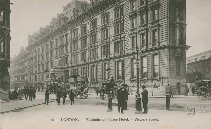 Westminster Palace Hotel, Victoria Street, Londen door English Photographer