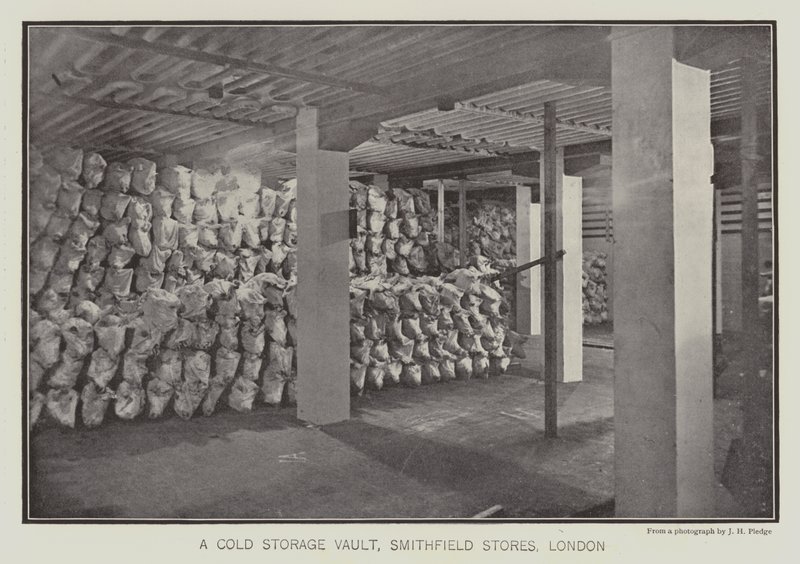 Een gekoelde opslagkluis, Smithfield Stores, Londen (z/w foto) door English School
