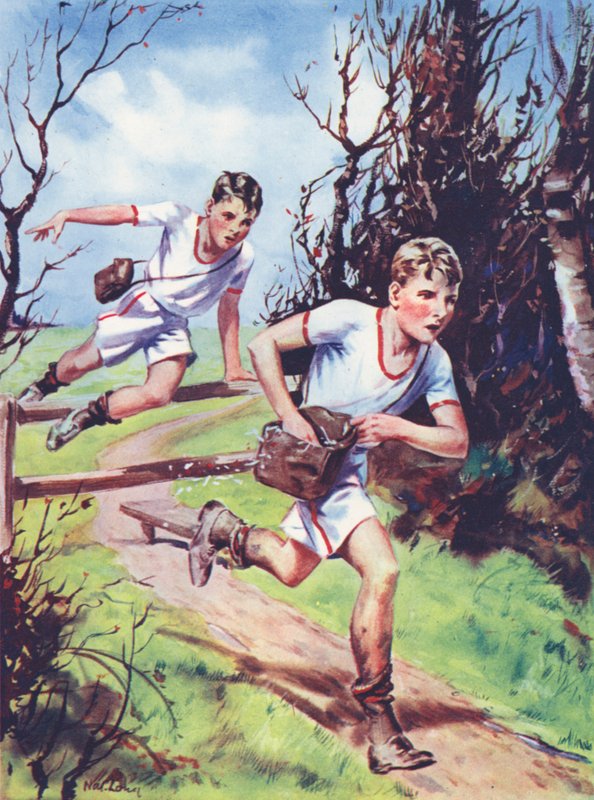 Jongens nemen deel aan een papierrace door English School