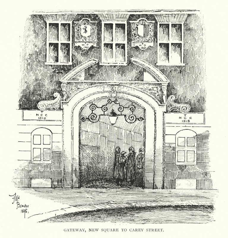 Poort, New Square naar Carey Street door English School