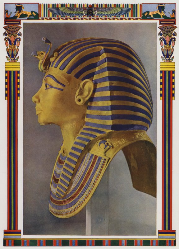 Gouden portretmasker van de mummie van Toetanchamon, ontdekt in het graf van de farao door Howard Carter in 1922 door English School