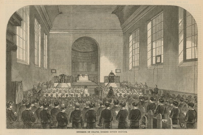 Interieur van de kapel tijdens de eredienst door English School