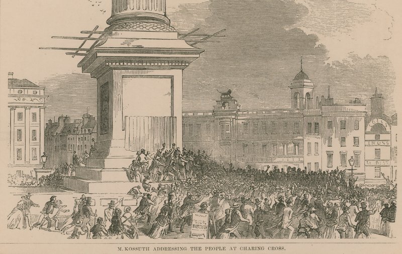 M Kossuth spreekt de mensen toe op Charing Cross door English School