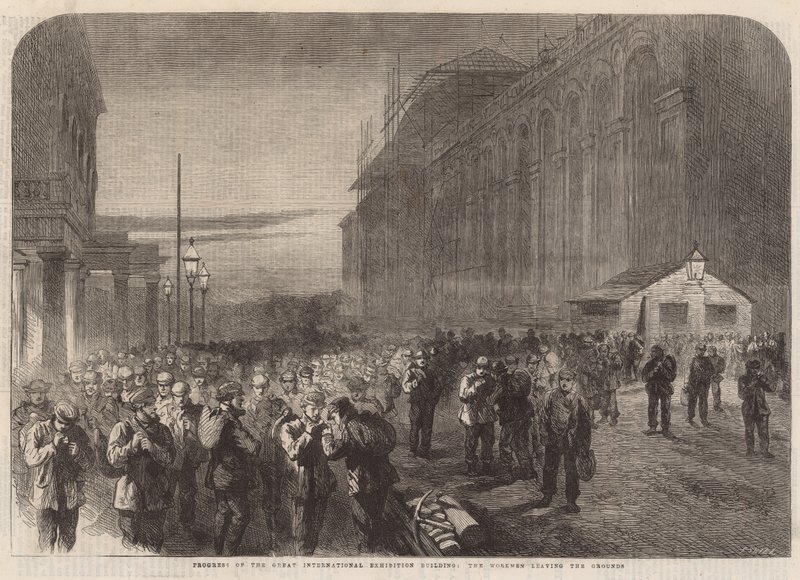 Voortgang van het Internationale Tentoonstellingsgebouw: De arbeiders verlaten het terrein door English School