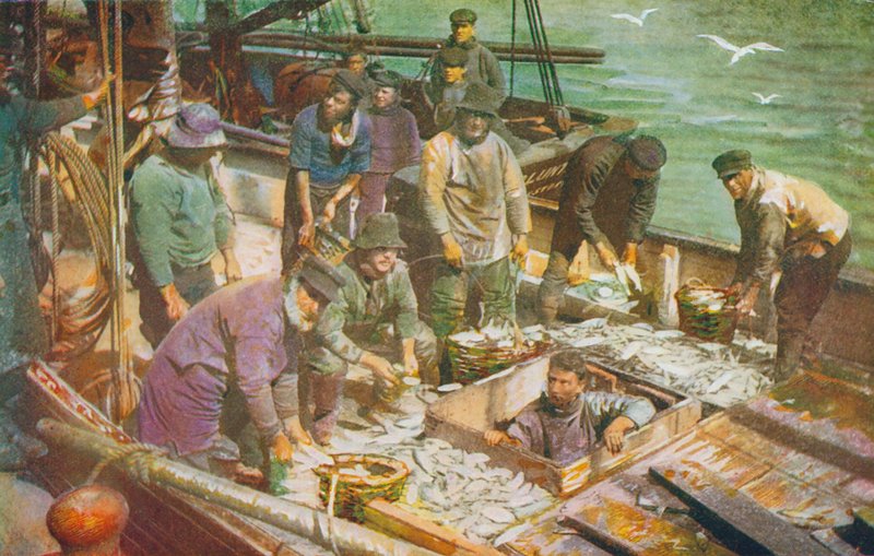 De Aankomst van een Noordzee Vissersboot, Het Vangen van de Vis door English School