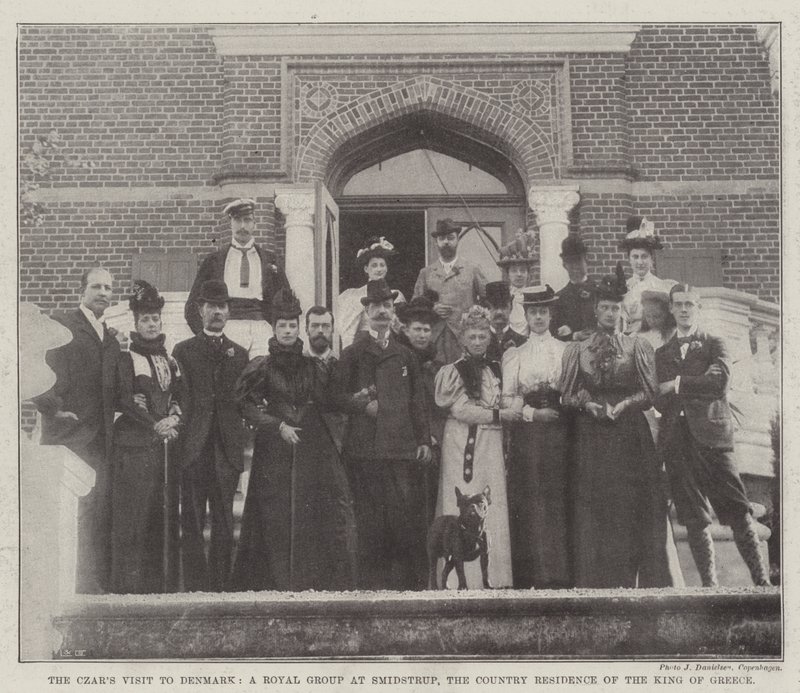 Het bezoek van de tsaar aan Denemarken, een koninklijke groep in Smidstrup, de buitenverblijf van de koning van Griekenland (gravure) door English School