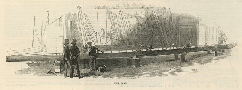 Twee mannen inspecteren een nieuwe boot in aanbouw door English School